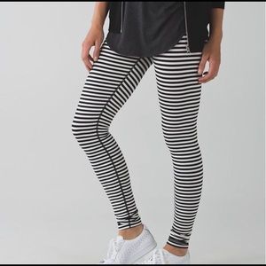 Wunder Under Narrow Bold Stripe Black Angle Wing